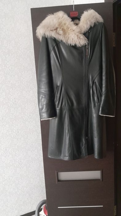 Продам натуральную женскую дубленку