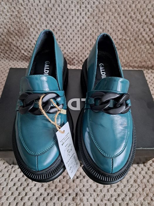 Дамски мокасини от естествен лак в петролено зелено и акцент-черн