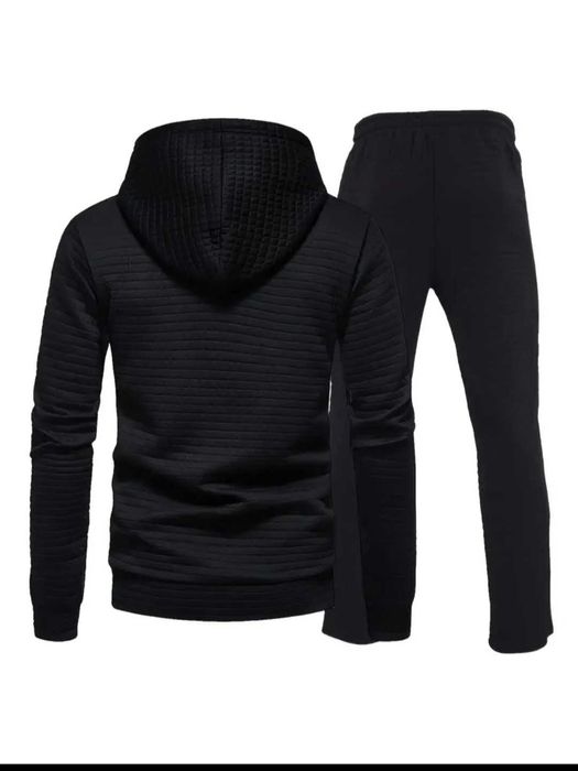 Мъжки комплект в черен цвят, размери L и XL