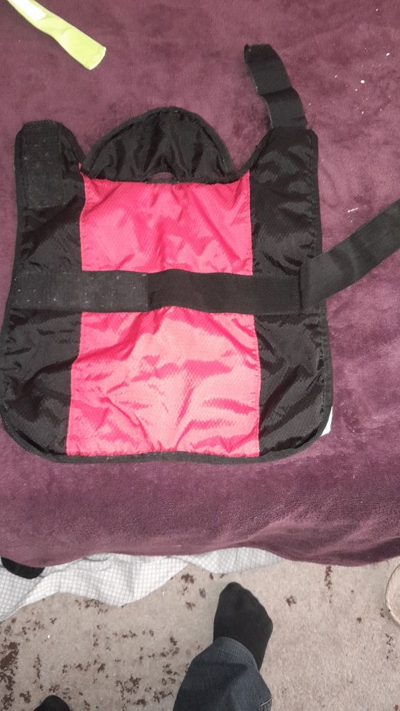 Vind hăinuțe și accesorii pt catel
