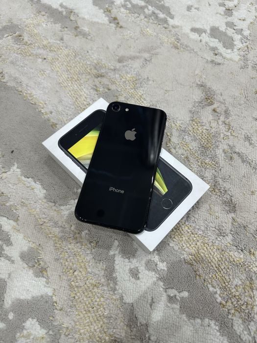 Продам iPhone 8.