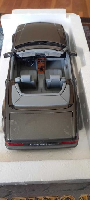 Mercedes-Benz 500 SL (R129) 1989 Norev 1:18
