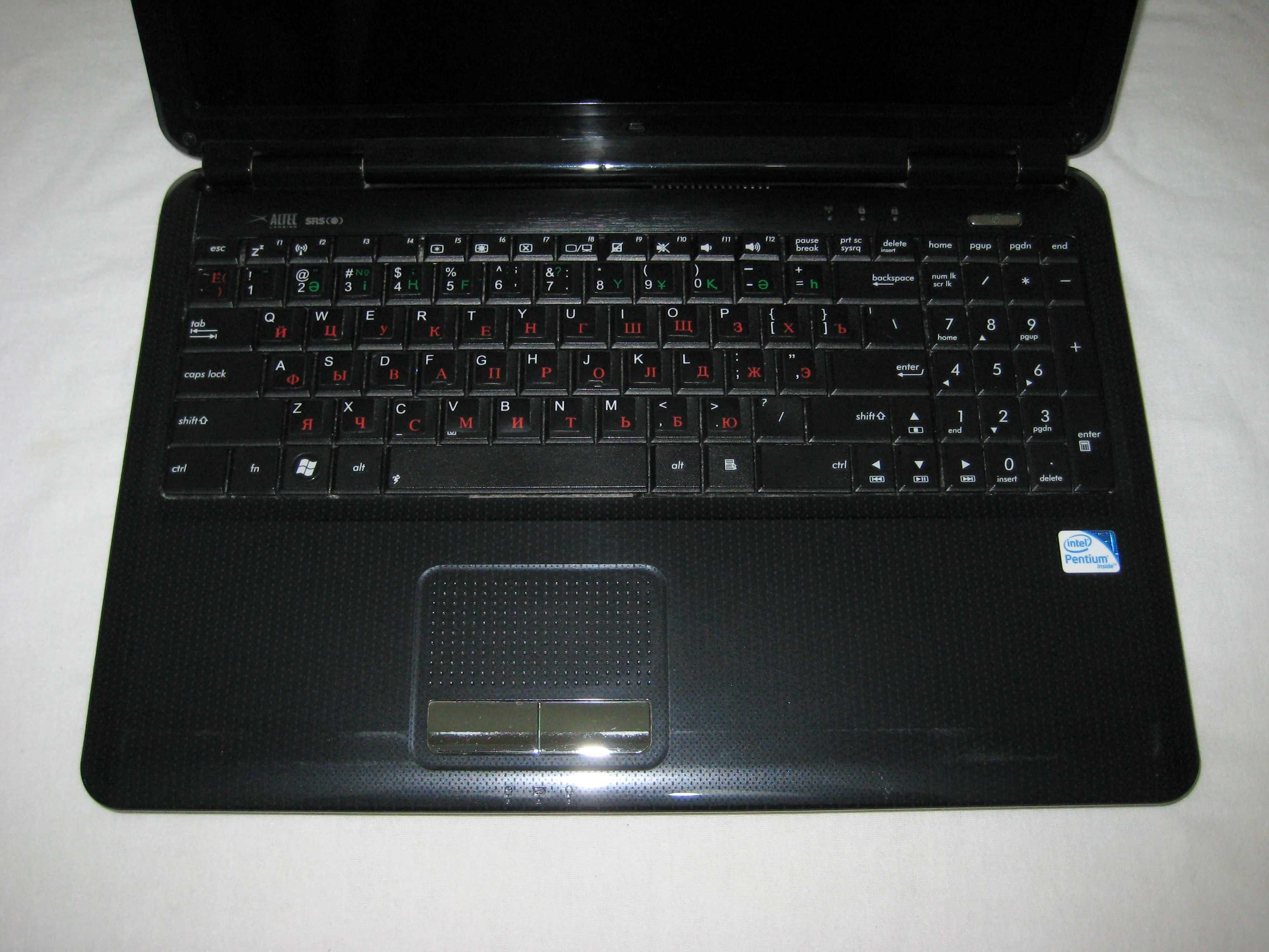 Ноутбук ASUS офисный OZU3Gb/HHD300Gb DVDrom идеальном рабочим состояни