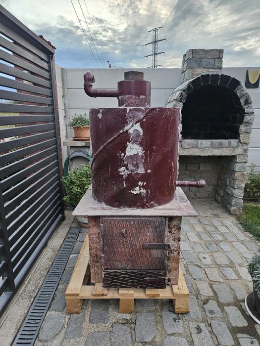 Vând centrală pe lemne