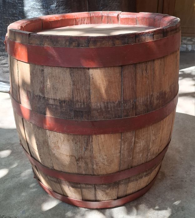 Vând butoi 50l de salcâm  .