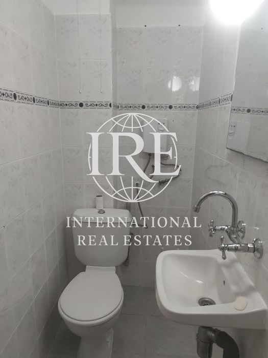 Продава се Многостаен апартамент в Варна, Колхозен пазар - 210 кв.м за 1953 €/кв.м - Снимка #2