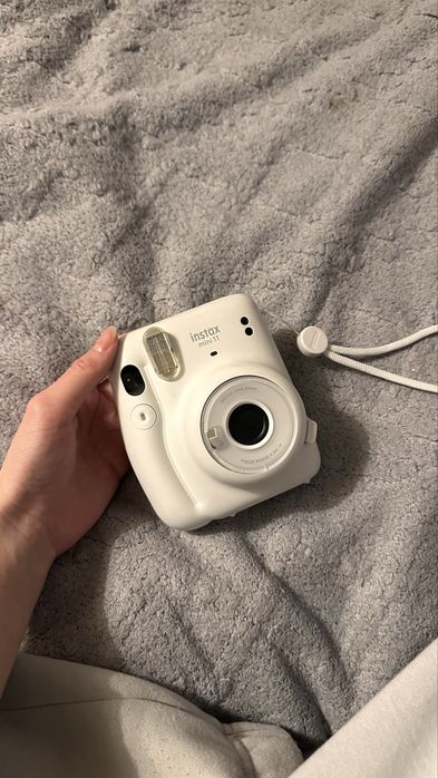 продаю фотоопарат instax mini 11