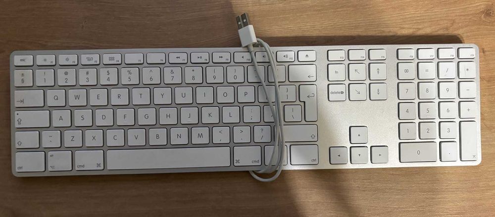 Tastatură Apple originală cu fir (USB)