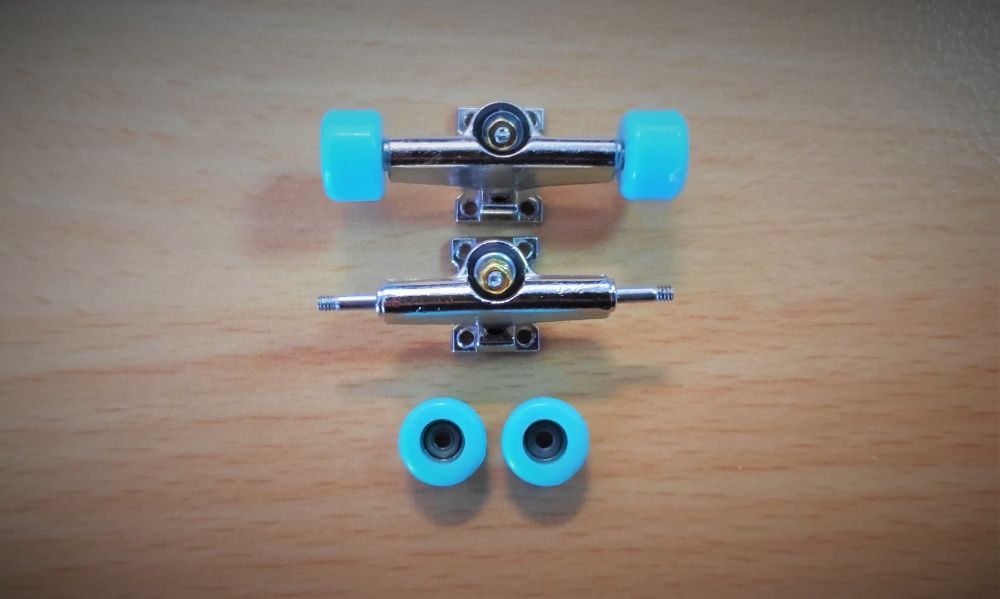 Pro Fingerboard - fingerskate - lemn + rulmenti (tip Tech Deck)