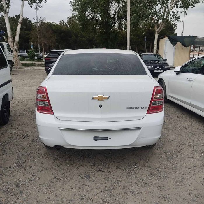 Cobalt oq Style yangi avtomat salondan oʻziz olib chiqasiz