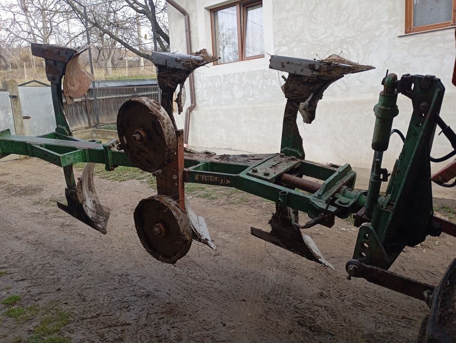 Vând plug reversibil,pentru mai multe detalii...