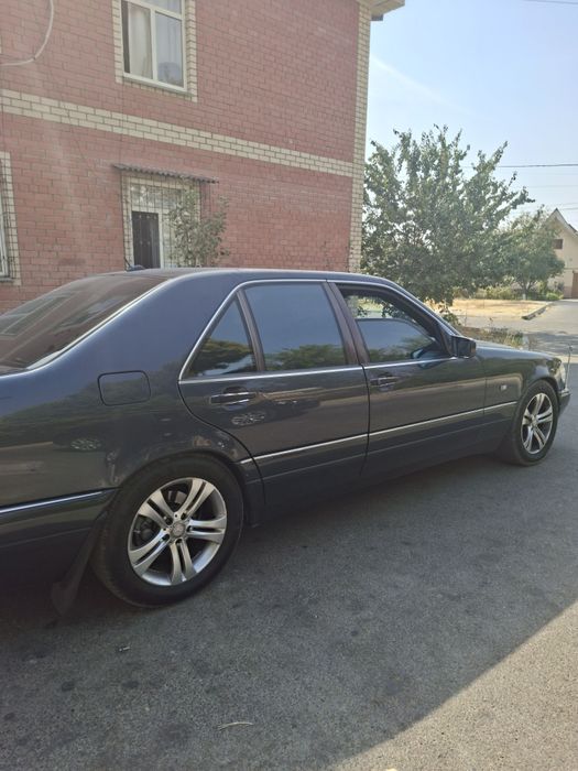 Mercedes-Benz S-class W140