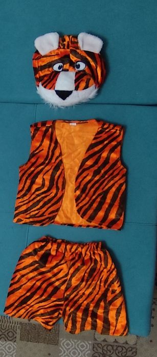 Продам детские новогодние костюмы