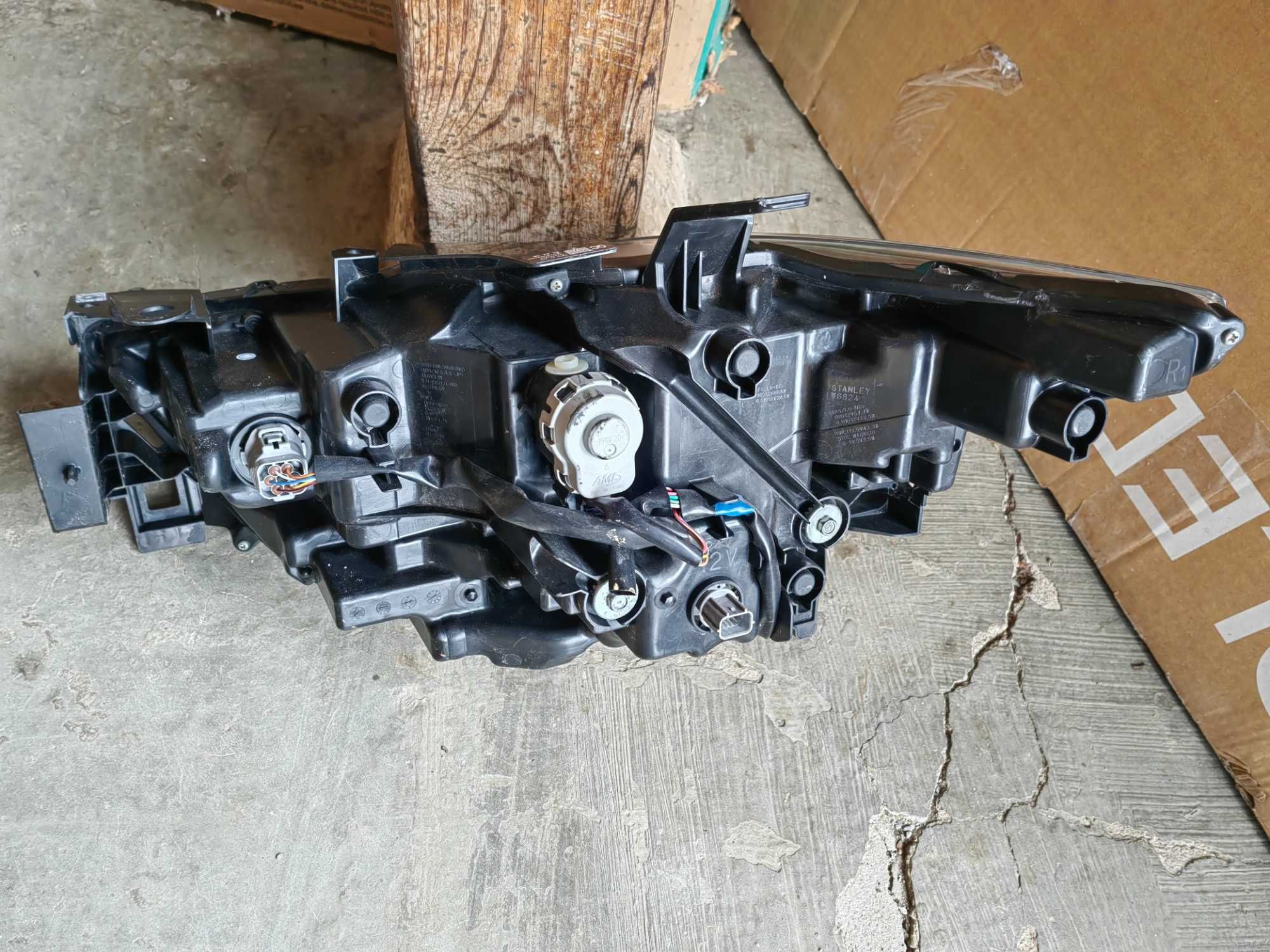 Фар Mazda cx5 LED 2022-23 десен/Фар Мазда ЦХ5 Оригинален