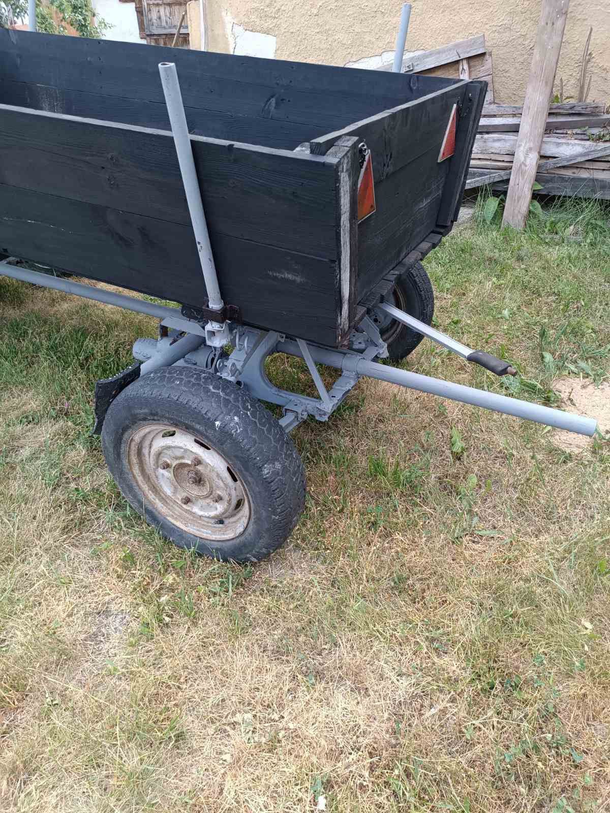 Продавам желязна каруца