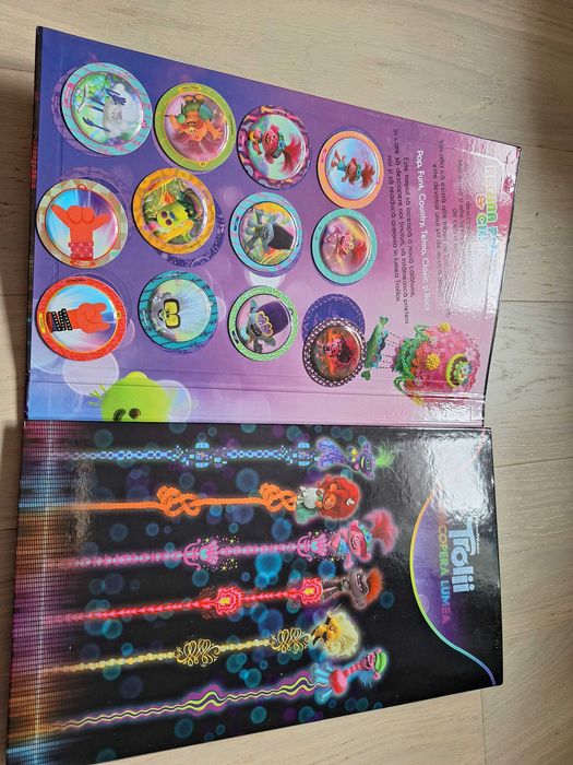 Album "Trolii" completat cu magneti