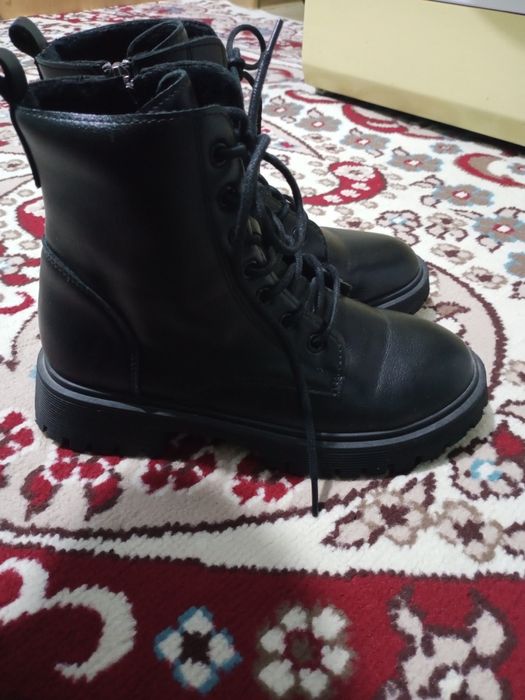 Продам две пары женской обуви за 5000