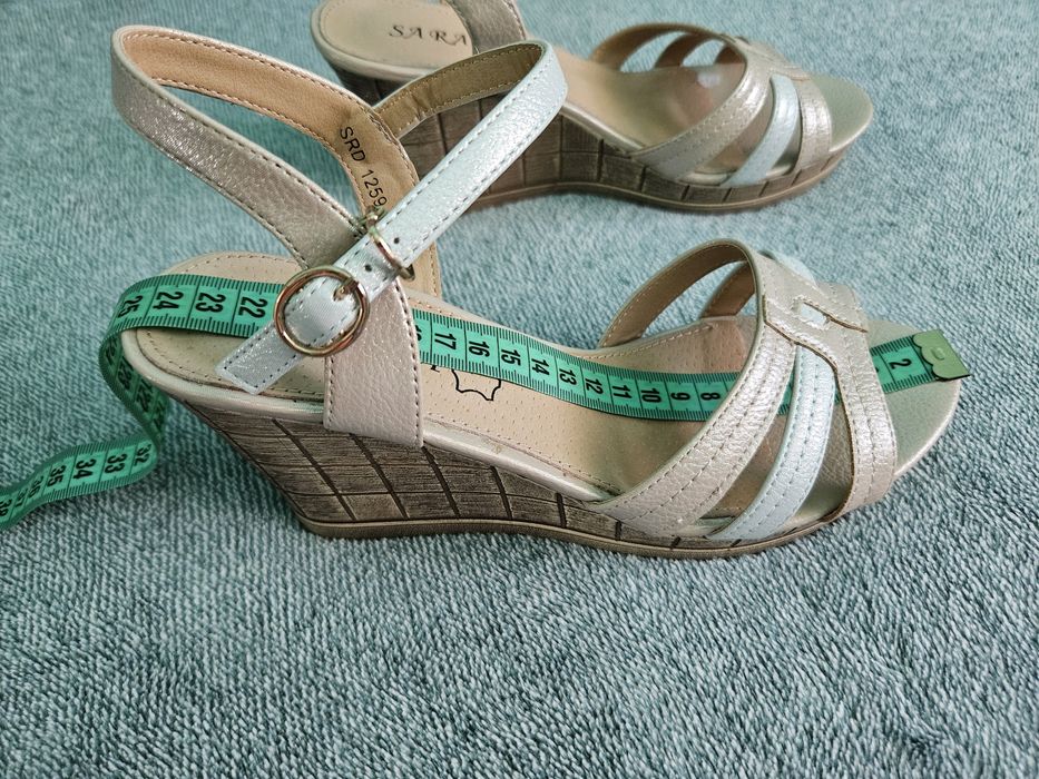 Sandale bej sidefat marimea 38/39