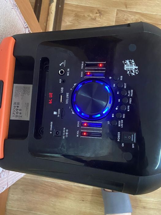 Продам колонку в хорошем состоянии звук громки