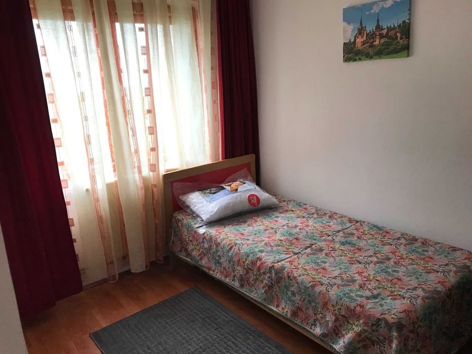 Inchiriez central apartament 3 camere decomandate