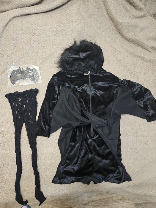 Vând costum liliac fete mărime M