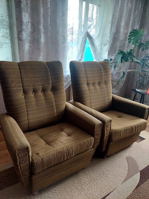 Продам срочно 2 кресла