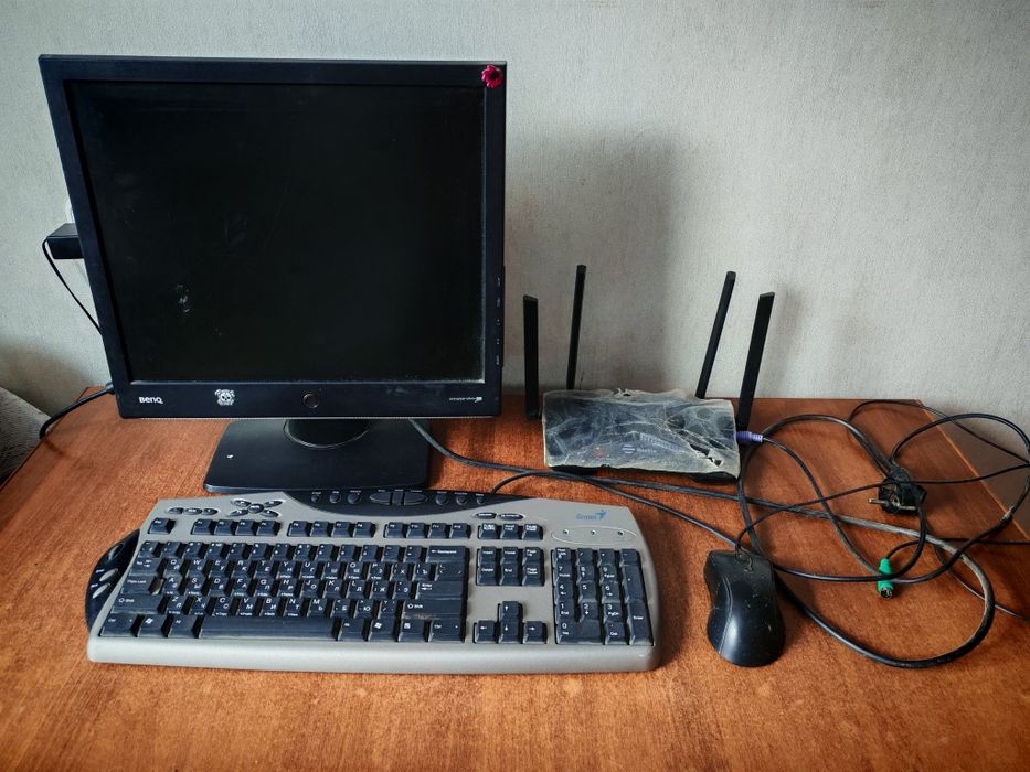 Монитор, клавиатура, мышка все в рабочем состоянии.