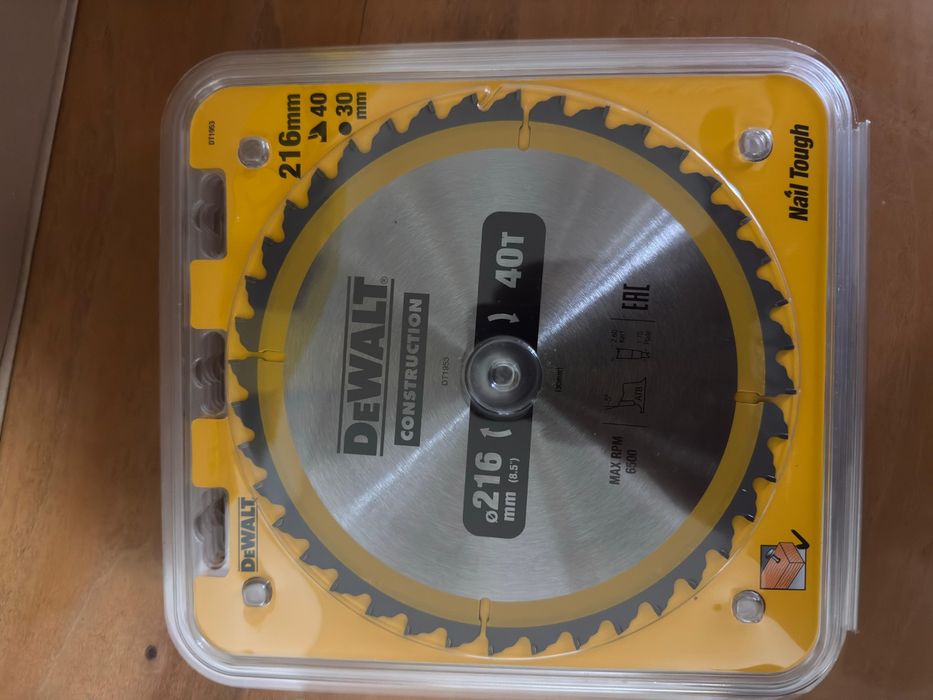 DeWalt burghie 8 mm, 16mm, 32mm/panze