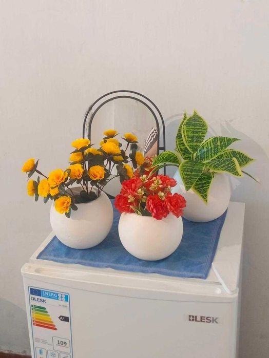 Горшки кашпо с цветами и без цветов