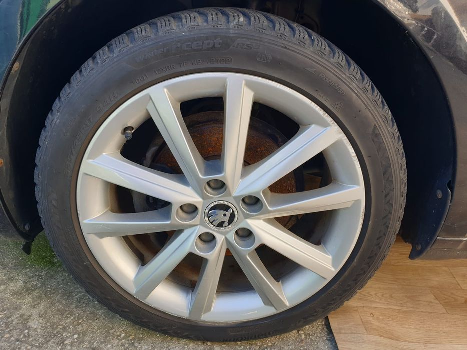 Vand roti iarna complete 225 45 17 skoda Octavia