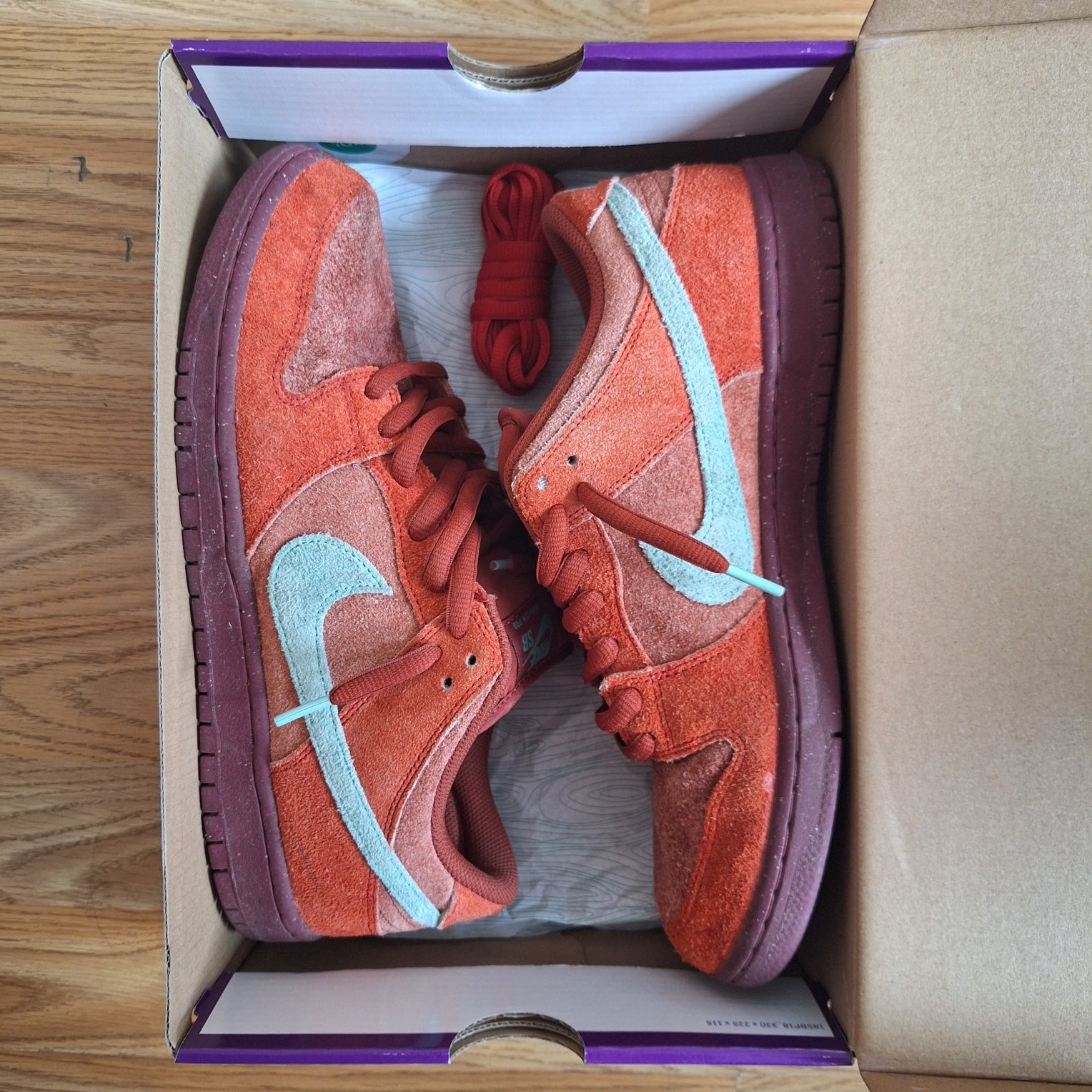 Nike SB Dunk Low "Mystic Red"
Mystic
