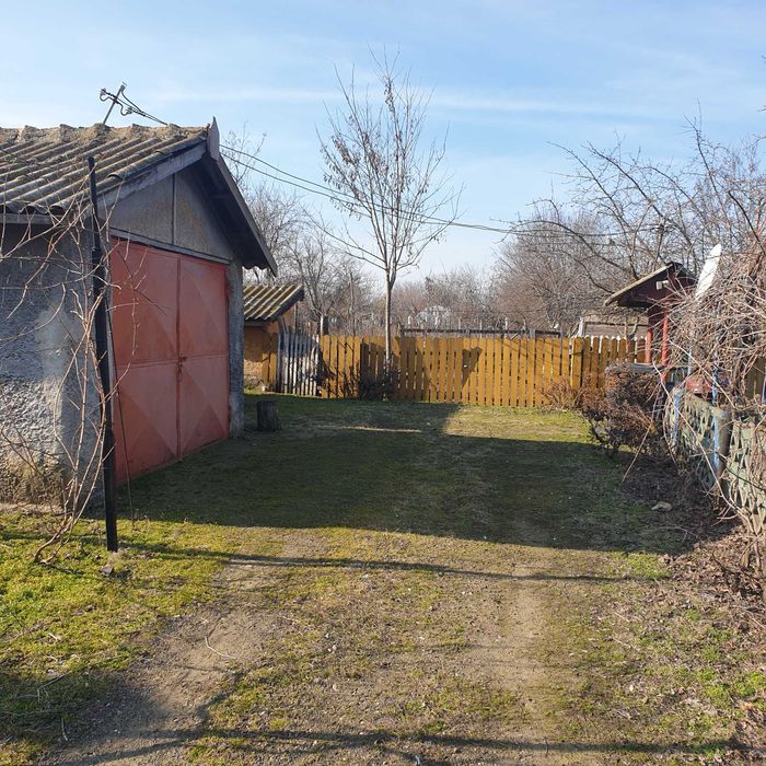 Vând casă si teren în Slobozia Noua