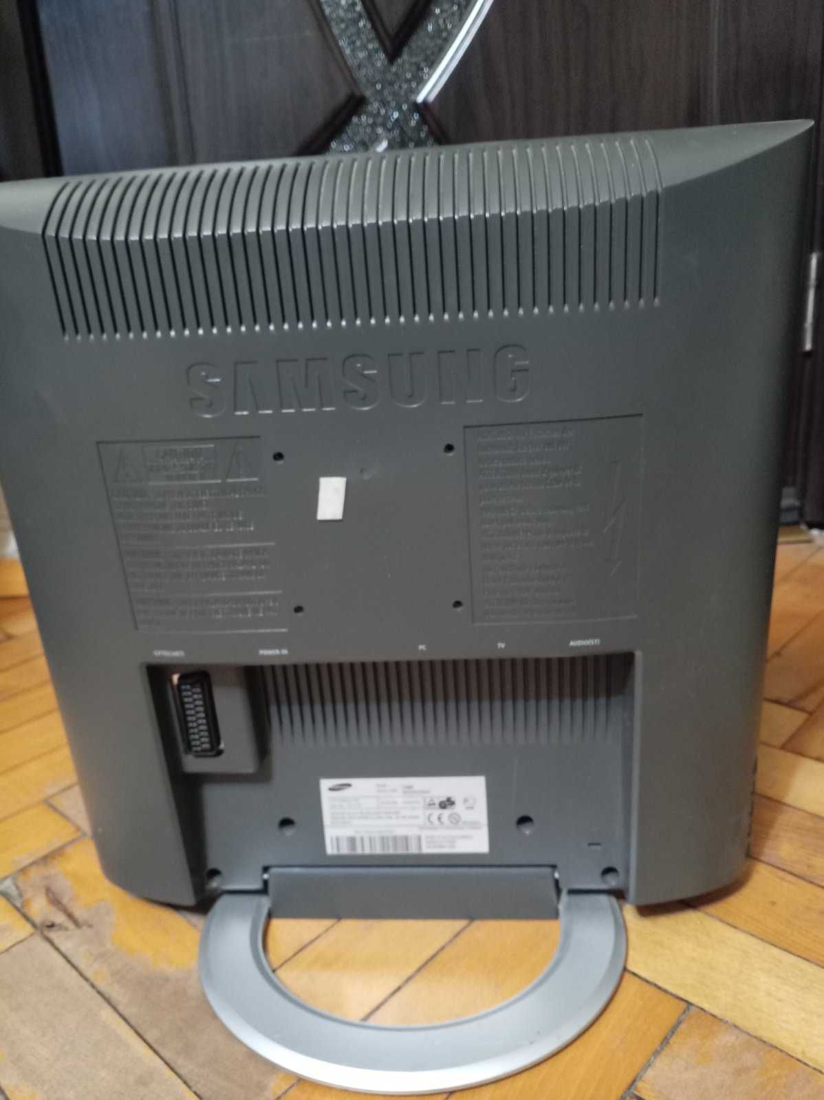 Продавам монитор 19" Samsung