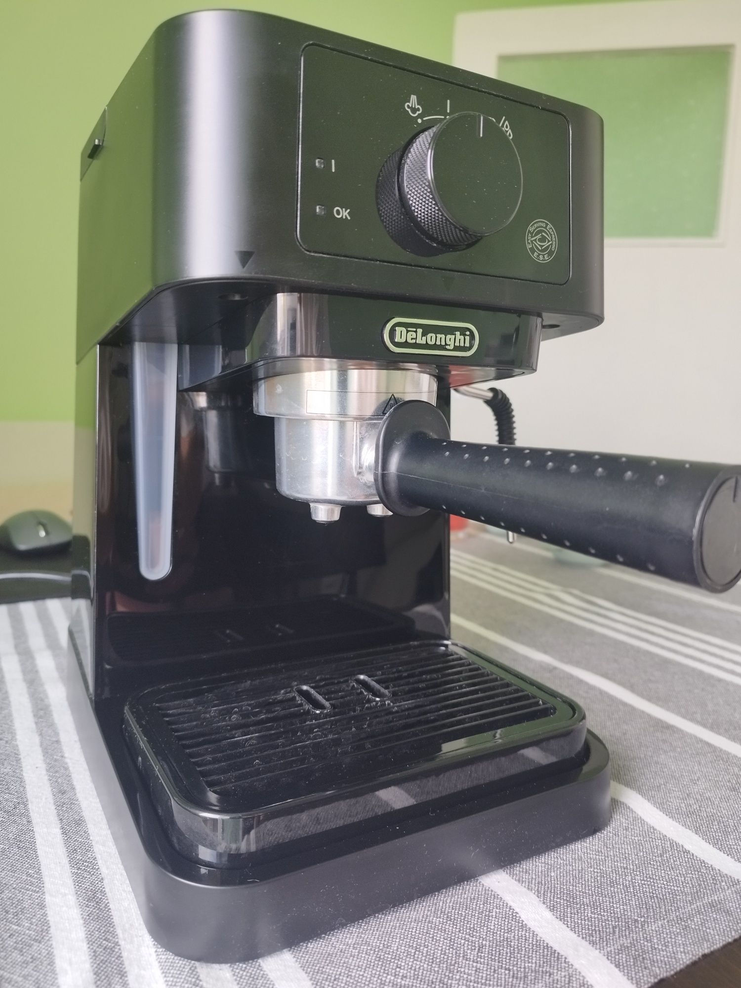 Кафемашина DeLonghi EC230.BK