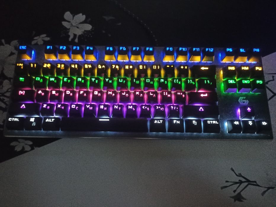 Продам механическую клавиатуру