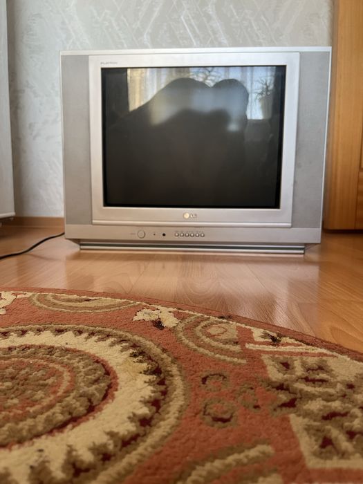 Продам рабочий телевизор LG,