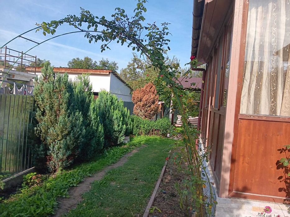 Casa cu mansarda in moinesti la cheie