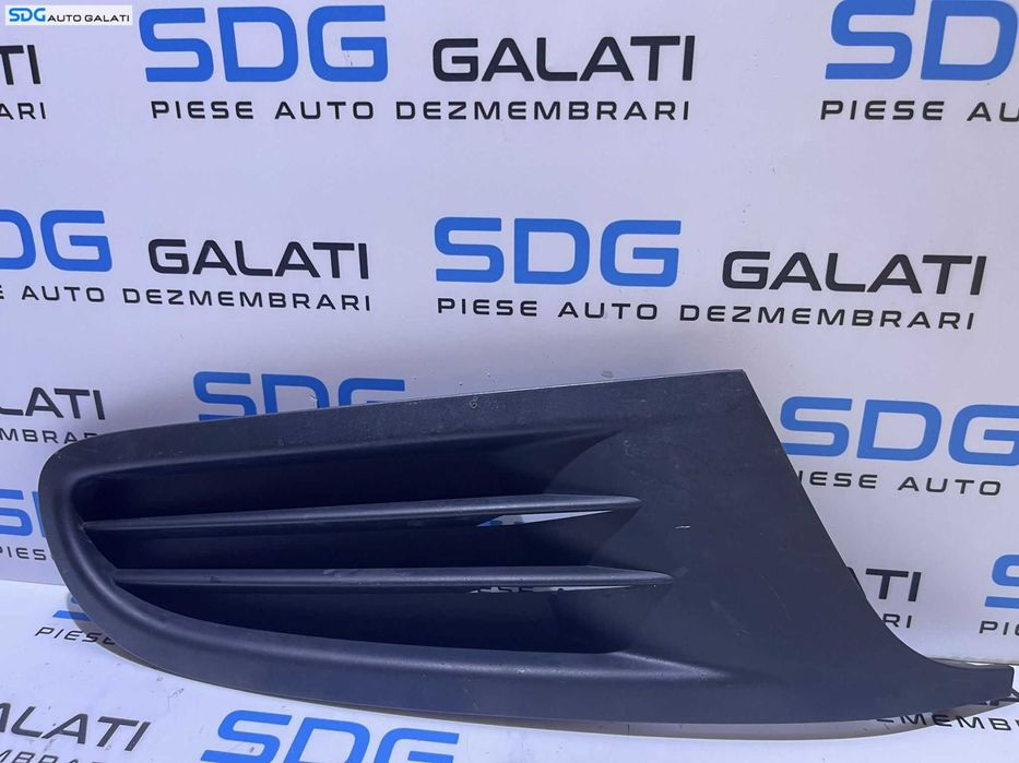 Grila Rama Ornament Capac Dreapta Spoiler Bara Fata Volkswagen Golf 6 2008 - 2014 Cod 5K0853666A [L7839]