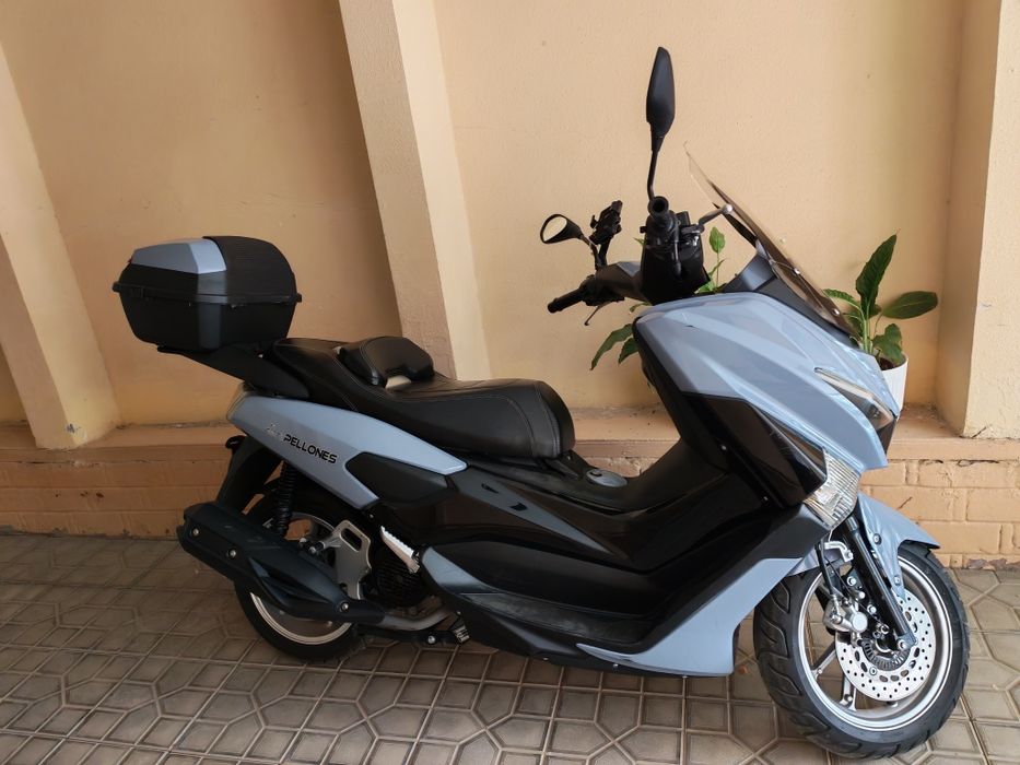 Скутер yamaha pelloni  smax  идеал состояния торг уместен