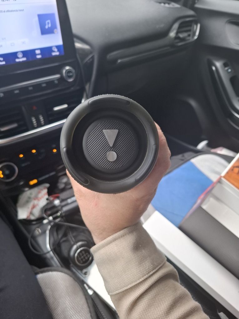 Boxa jbl charge 5 noua.
