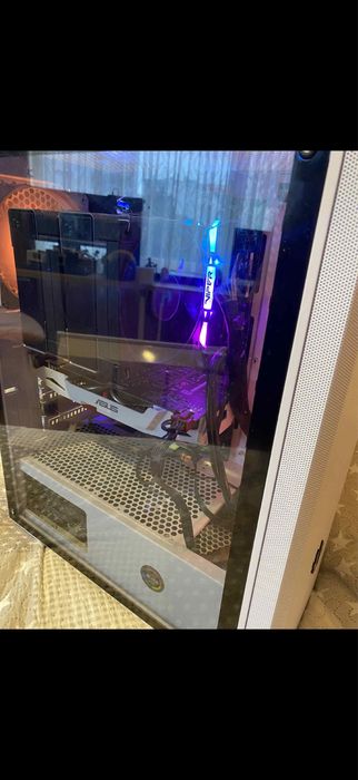 Геймърски компютър + монитор