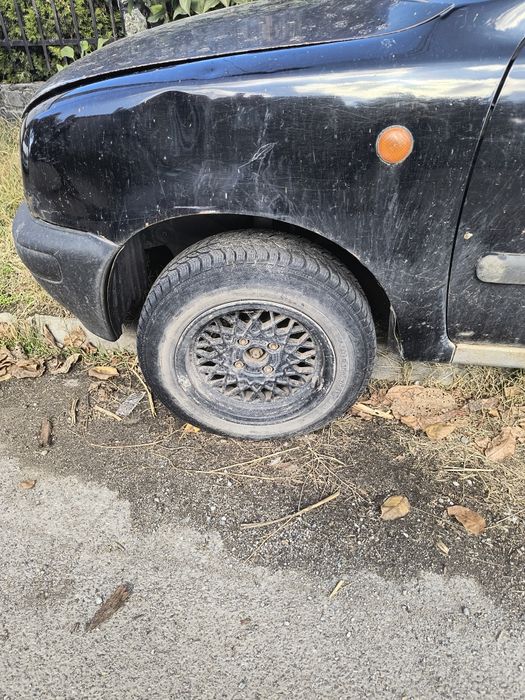 Нисан Микра на части