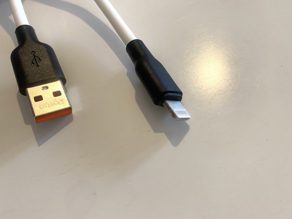 Айфон 8 APPLE 8 чехол новый и зарядка