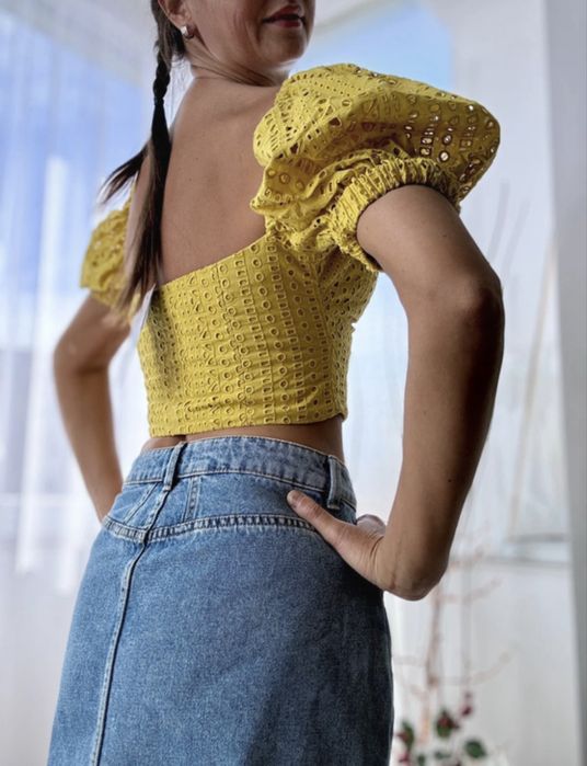 Top scurt zara marimea S