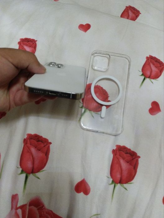 Iphone 12 pro sotiladi 460$ rangi oq ideal holatda