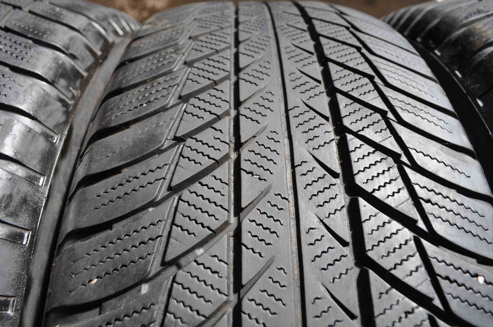 SET 4 Anvelope Iarna 225/60 R18 BRIDGESTONE Blizzak LM001  - Runflat