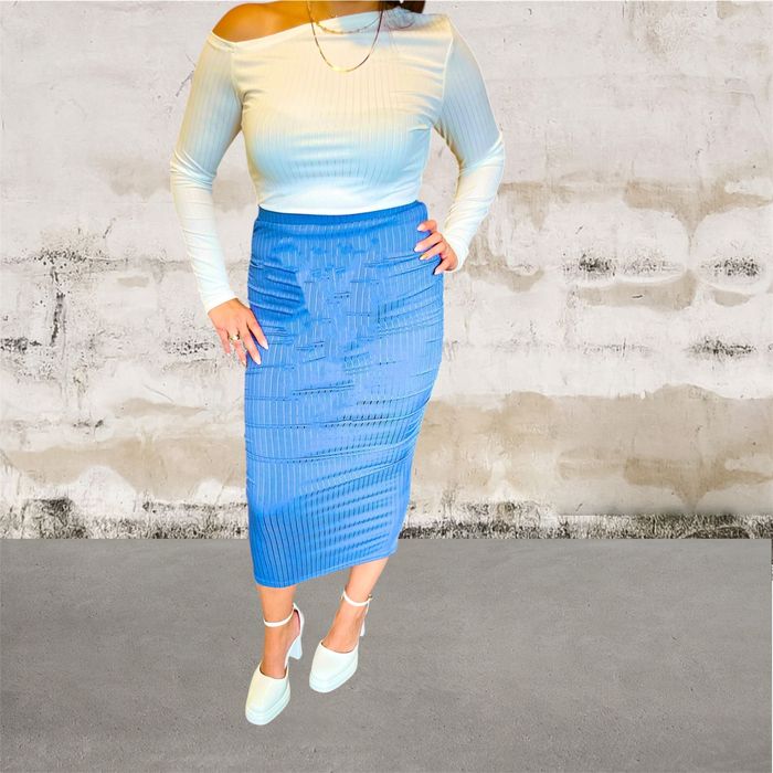 комплект от две части , топ с едно рамо и дълъг ръкав с еластична пола