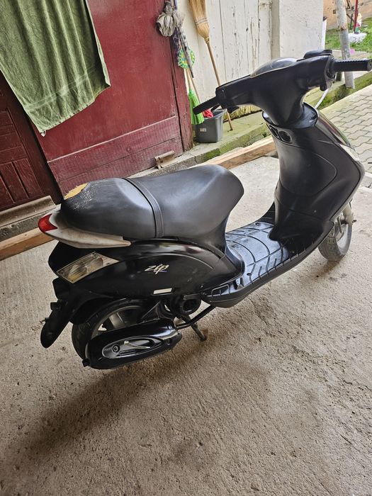 Vand Piaggio Zip 4t an 2009 carte rar !!!