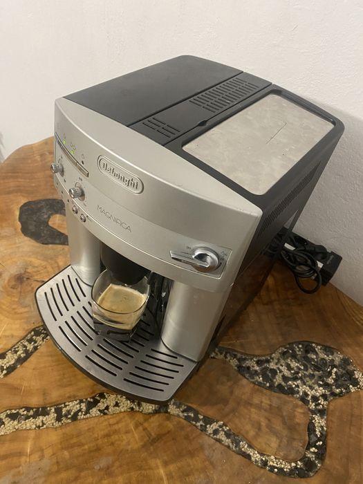 Expresor / espressor cafea delonghi magnifica