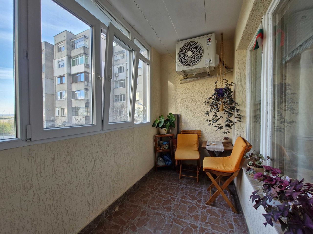 Продава се Двустаен апартамент в Ямбол, Граф Игнатиев - 62 кв.м за 1193 €/кв.м - Снимка #5